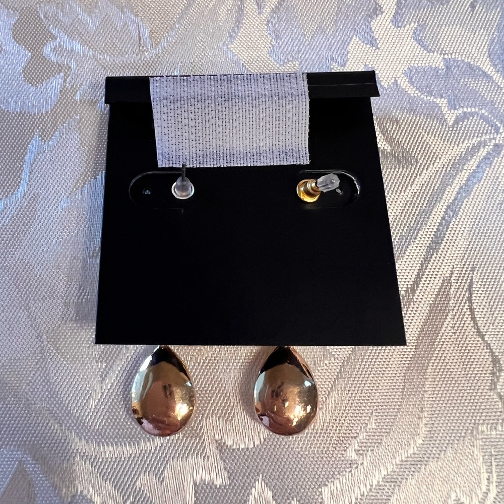 New Gorgeous Earrings - Picture 3 of 5